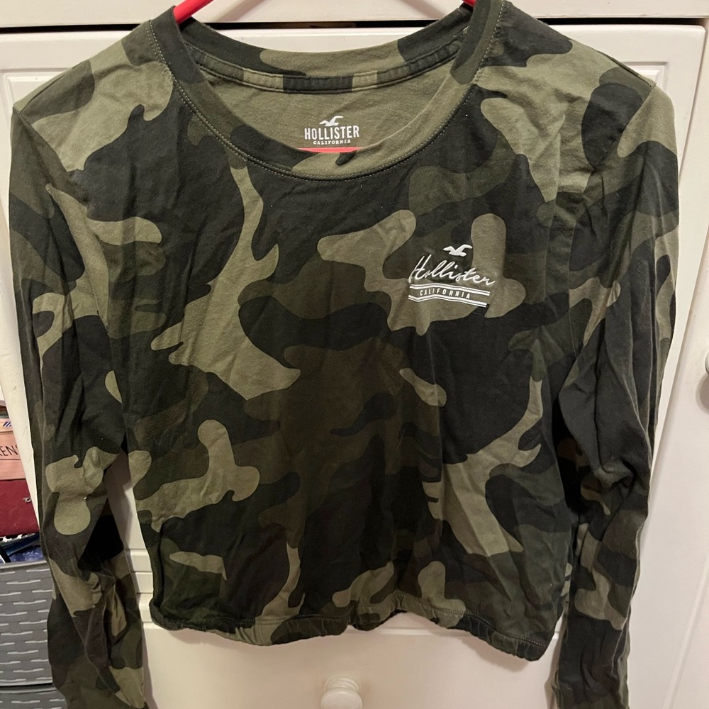 Hollister long sleeve cameo crop top